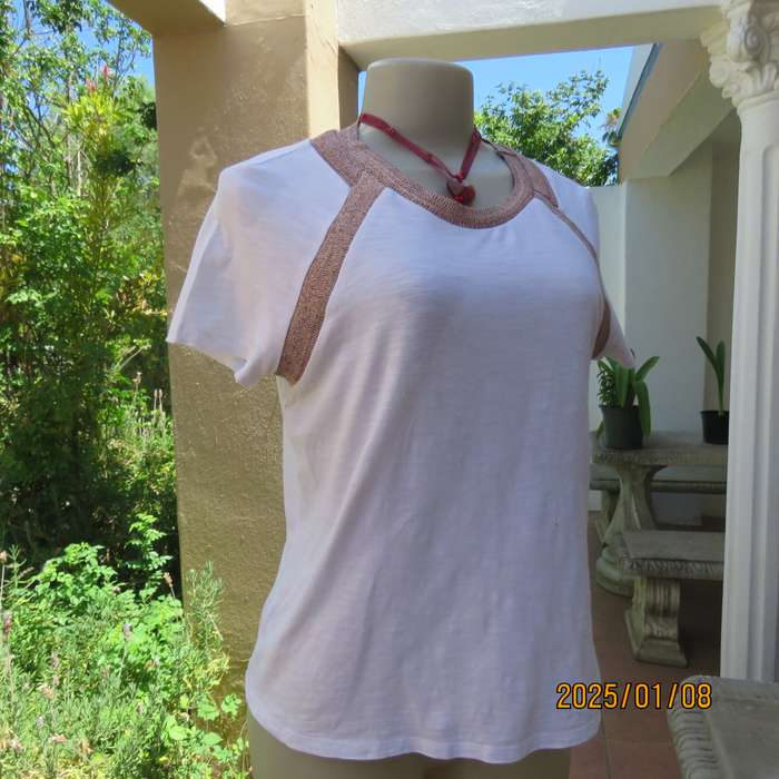GLORA JEANS capped raglan sleeve white polyamide-viscose top with pink-gold knit.Size 34-36. As new.