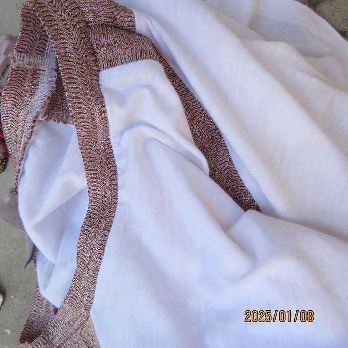 GLORA JEANS capped raglan sleeve white polyamide-viscose top with pink-gold knit.Size 34-36. As new.