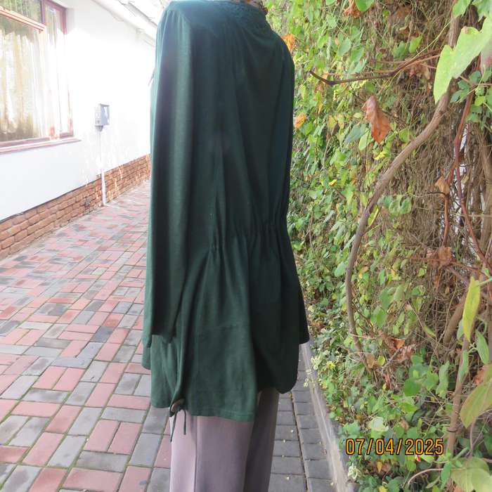 Hunters green long sleeve slip over polycotton stretch top. Lace-button decor. Size 40