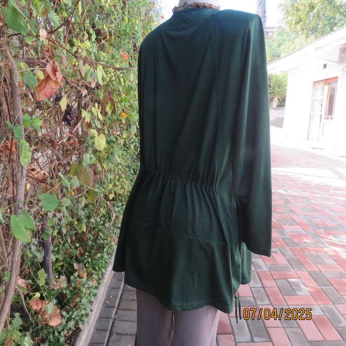Hunters green long sleeve slip over polycotton stretch top. Lace-button decor. Size 40