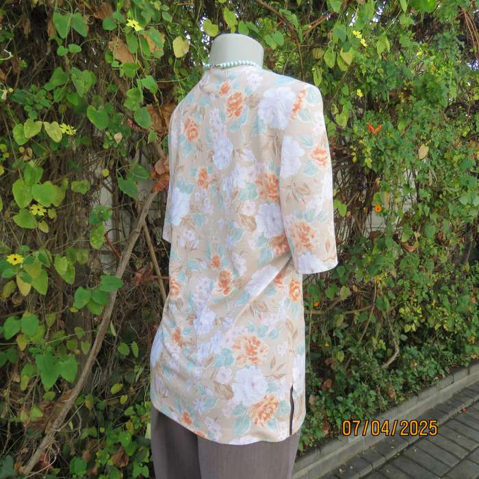 WOOLWORTHS oatmeal colour V front button down top. With peach-lilac flowers. Size 34