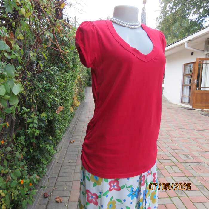 TRUWORTHS red capped sleeve slip over U neck top. Size 36. Elastic at sides.