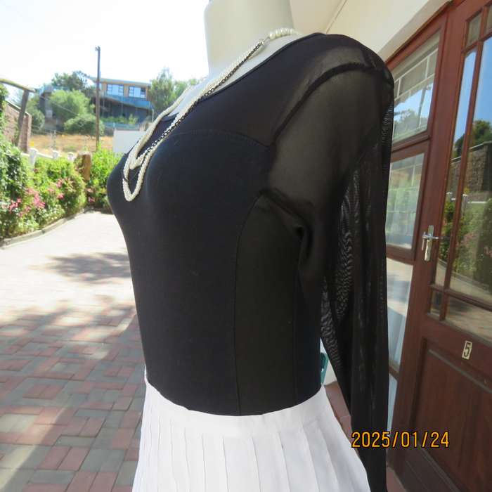 Smart JUDY'S PRIDE black bodyshirt size 32. Stretch cotton with lycra sides. Sheer stretch sleeves.
