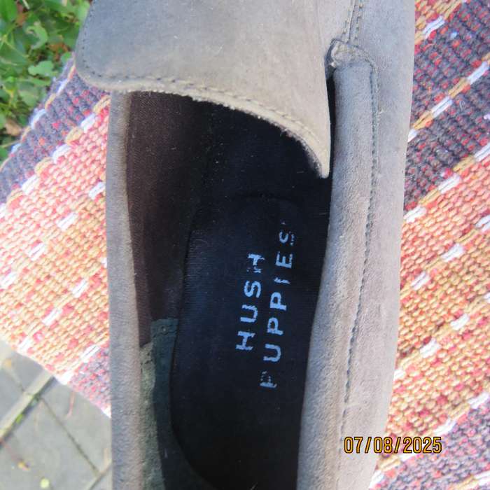 HUSH PUPPIES ecru colour genuine leather block heel shoes size 7. Soft inner.