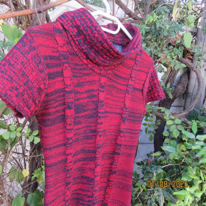DE ROTCHILD Venice based brand long red-navy mottled acrylic knit top for 8-10 year old.