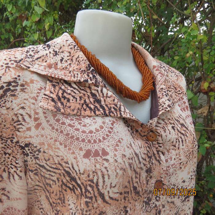 Animal print size 37 button down top with double collar. Brown-cream-dark peach