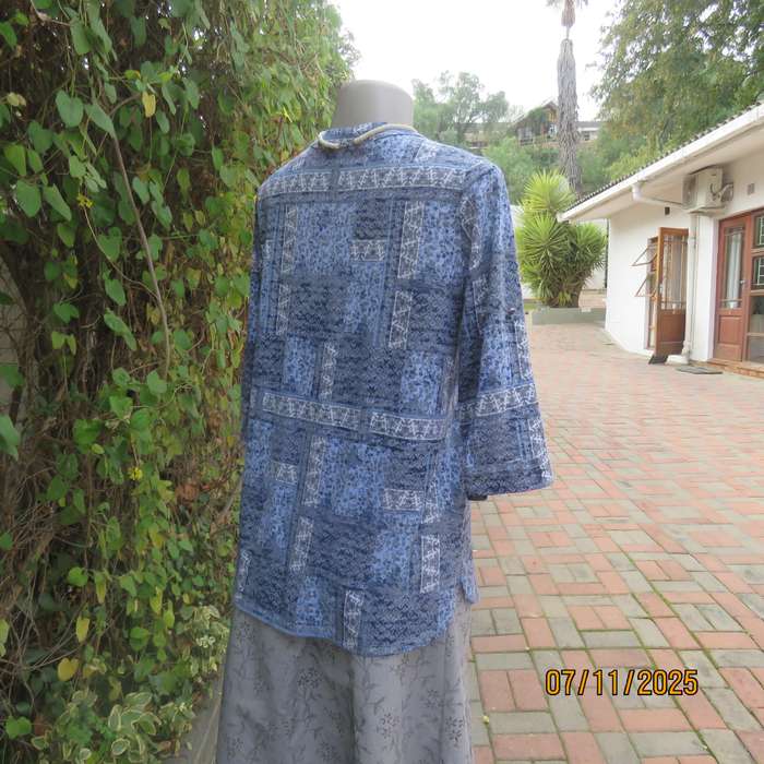 Slip over polyester stretch pattern blocked top in shades of blue-white-grey. High neck. Size 36