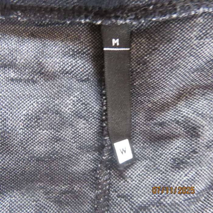 WOOLWORTHS grey-white mottled slip over top with black embossed designs. Size 40
