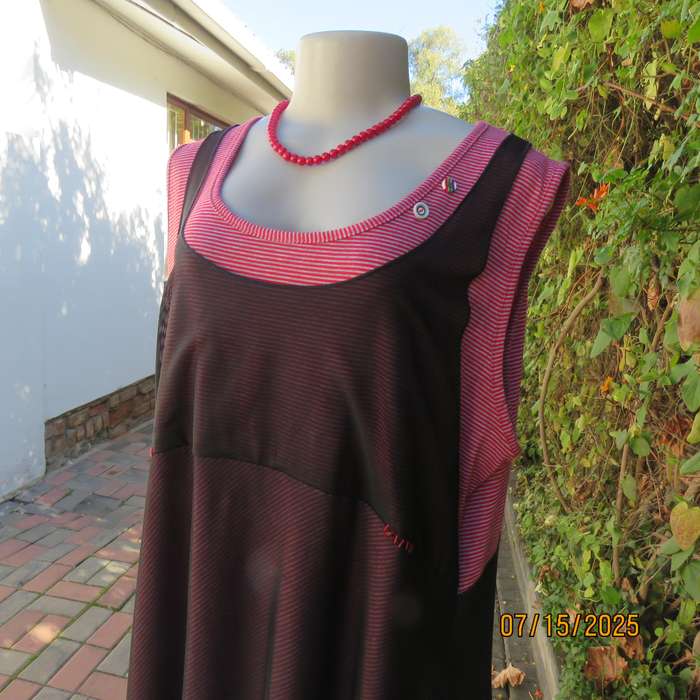 BOZZ long summer slip over sleeveless top in grey-red strip with sheer black overlay. Size 46