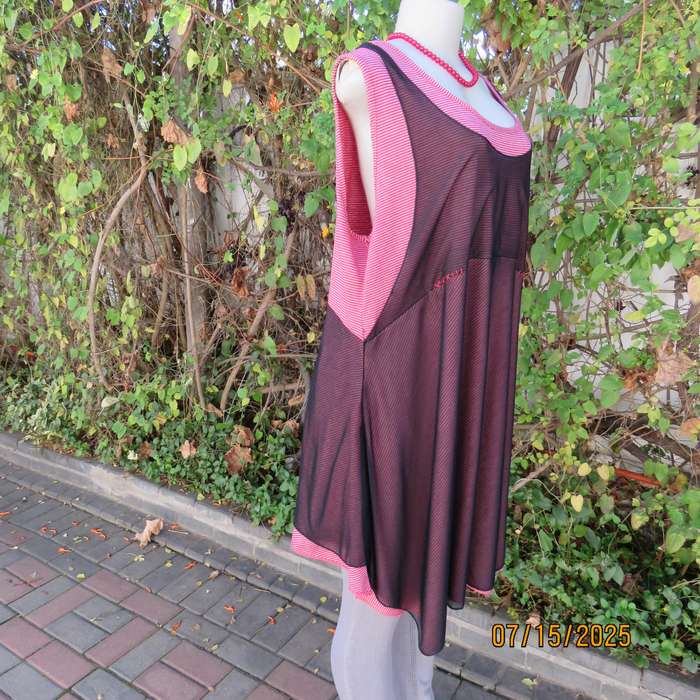 BOZZ long summer slip over sleeveless top in grey-red strip with sheer black overlay. Size 46