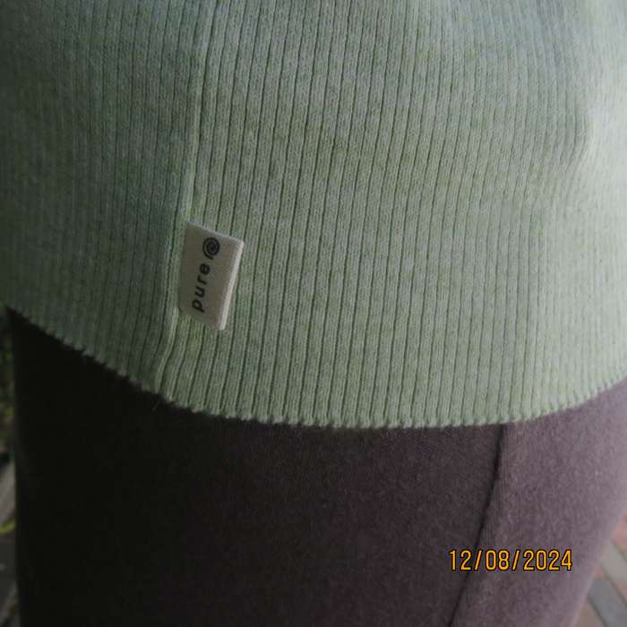 Soft mint green cotton/polyamide stretch knitted size 34 top by PURE. V front.Button decor. As new