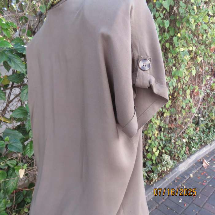 O R cool 100% viscose olive green V neck button down top size 40.