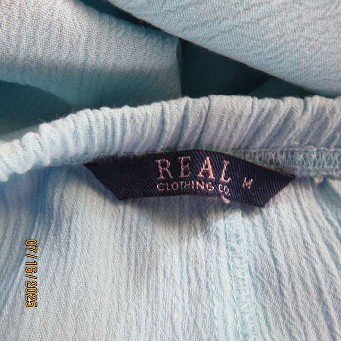 Aqua colour crinkled poly-rayon cropped pants. Size 40. With drawstring and elastic waist.