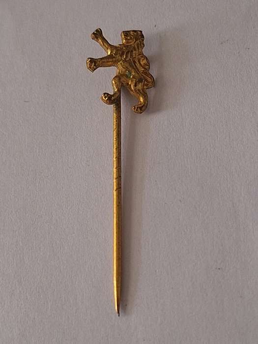 Gold tone Liondesign lapel pin