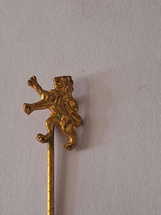 Gold tone Liondesign lapel pin