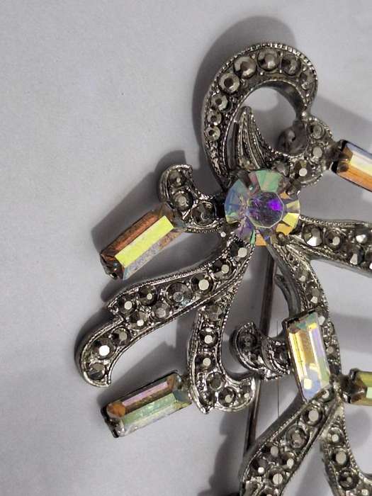Vintage marcasite and rhinestone brooch