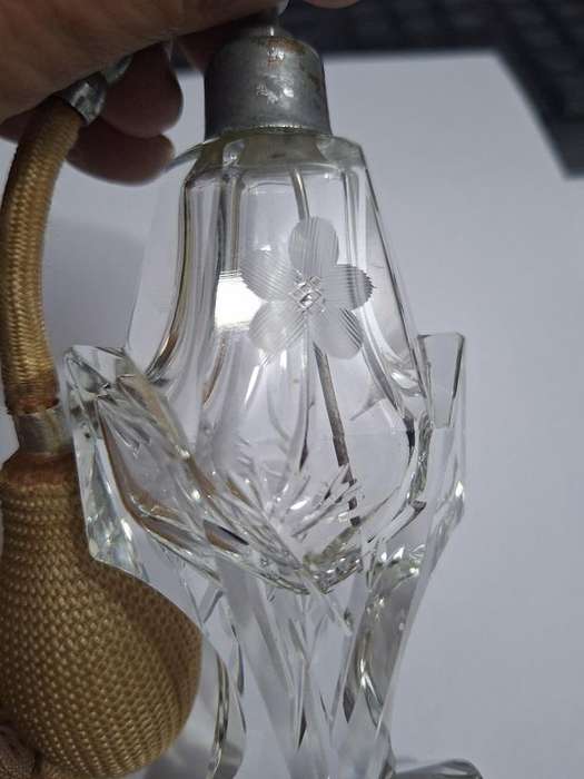 Large vintage crystal perfume bottle with atomiser 14cm high