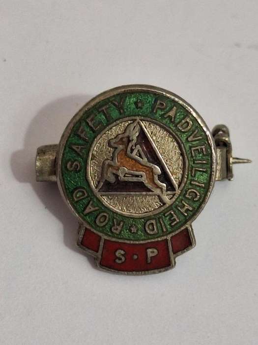 Vintage pringbok road safety lapel pin