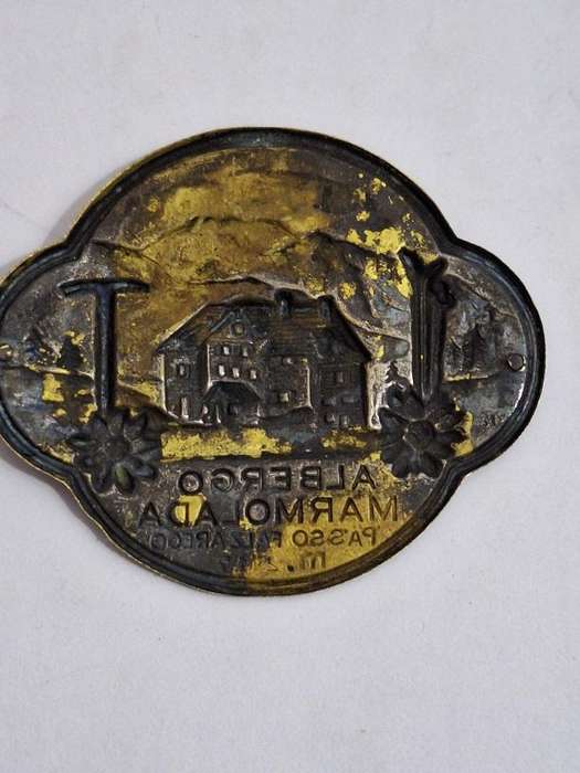 Albergo Marmolada at Passo Falzarego Italy commemorative plaque 4 x 3.5cm