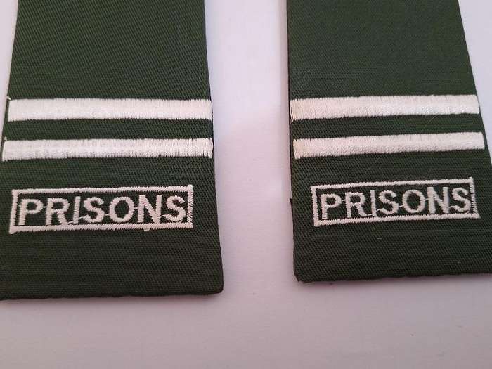 2 x Prisons epaulettes