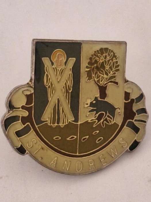 The crest of St Andrews, Scotland enamei lapel pin