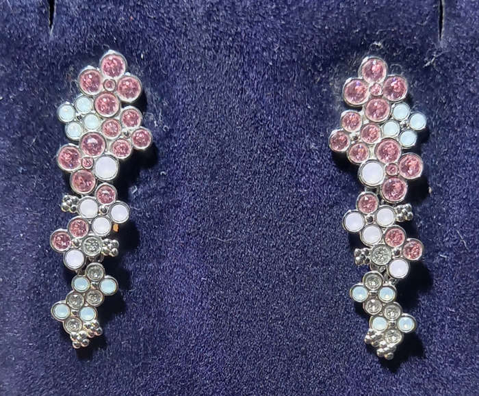 Authentic Swarovski Cherie Mini Flowers Necklace and Earrings Set. Very pretty and Sparkly