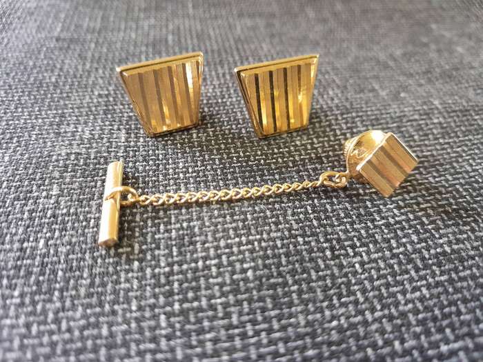 Vintage Gold cuff links and tie pin set