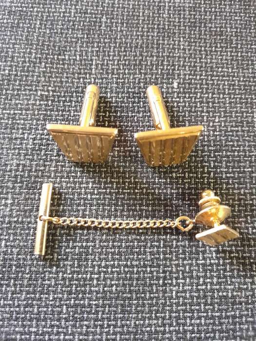 Vintage Gold cuff links and tie pin set