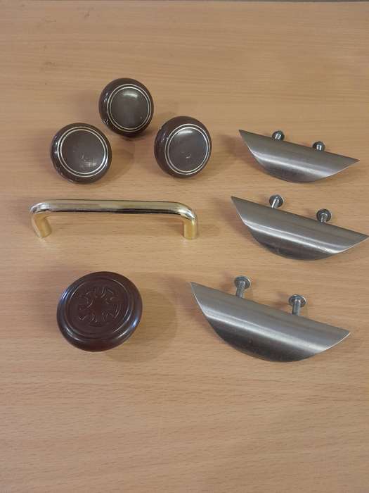 Assorted vintage door handles and knobs