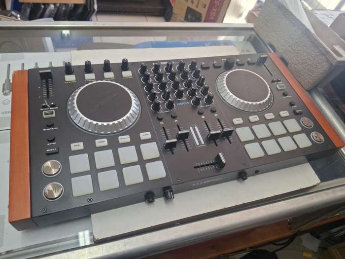 HYBRID HMC4 DJ CONTROLLER