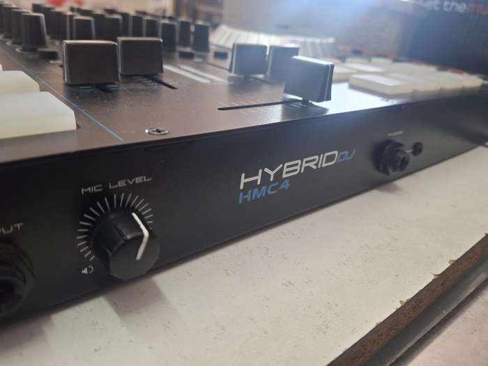 HYBRID HMC4 DJ CONTROLLER