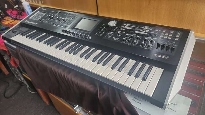 Roland V-Synth GT Elastic Audio Synthesizer