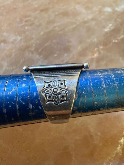 Sterling silver big beautiful ring with beautiful detail