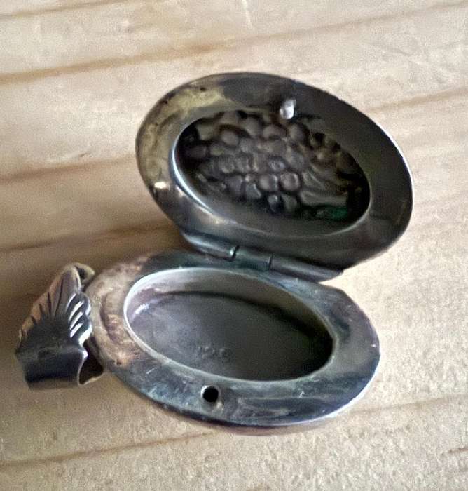 Sterling silver vintage pendant