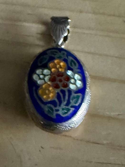 Sterling silver vintage pendant