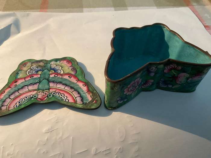 A vintage cloisonné Chinese trinket box in the form of a butterfly