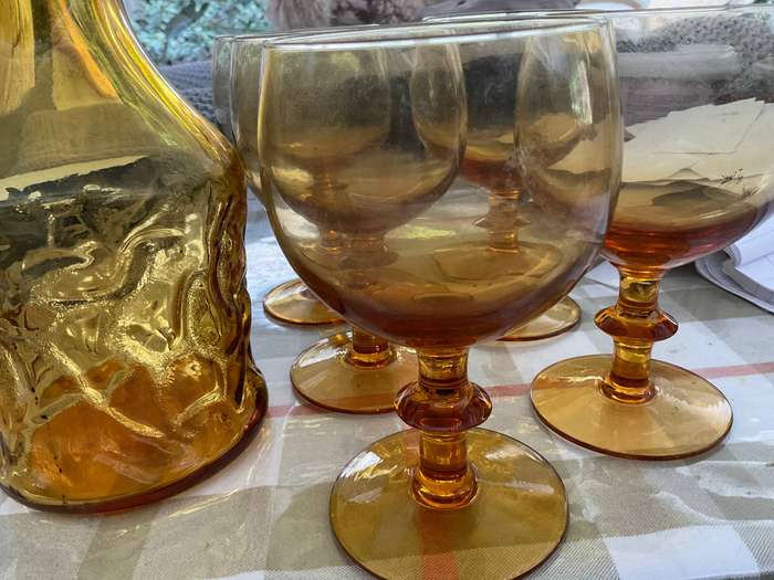 Vintage amber coloured  carafe with 5 matching red wine glasses