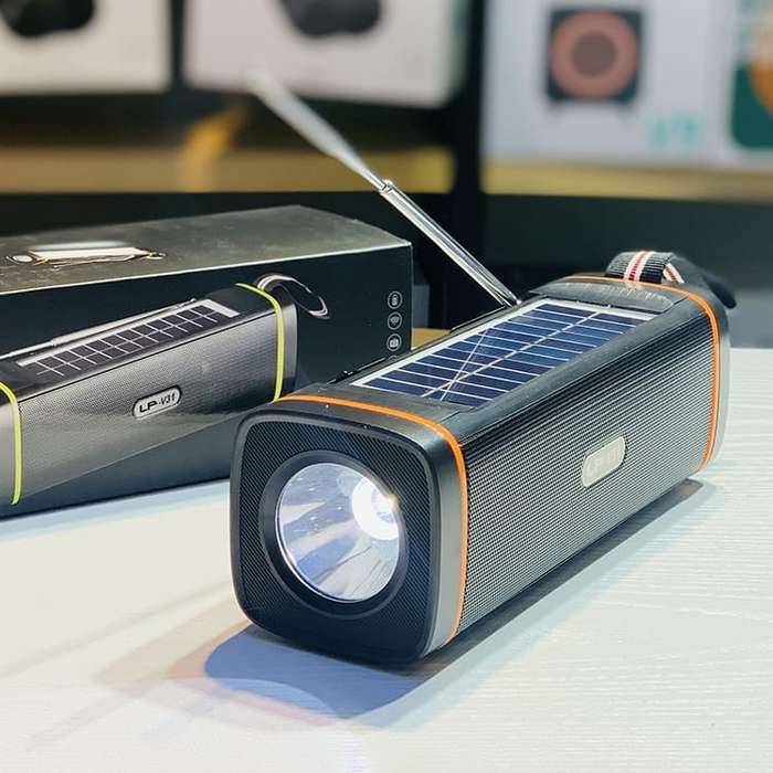 Bluetooth wireless speaker with good bass and torch