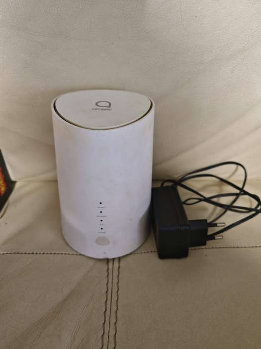 Alcatel Hh72v1 network router it take a sim card