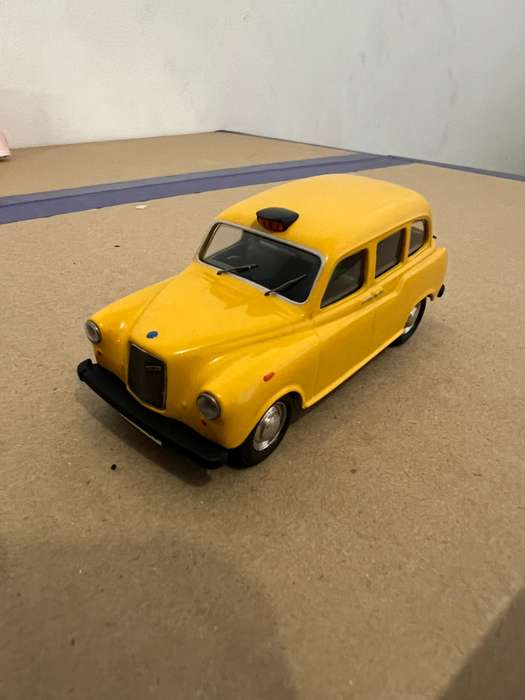 Somerville  - 1951 Austin FX4 Taxi - Yellow