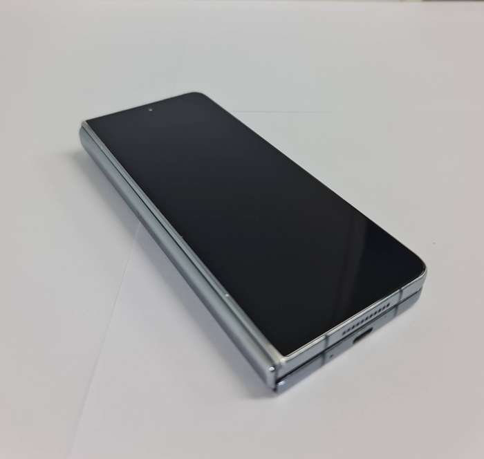 Samsung Galaxy Fold4 256GB Dual sim + R2200 FREE ACCESSORIES