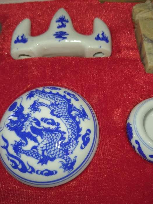 AN AUTHENTIC CHINESE ARTIST KIT SOLD AS IS