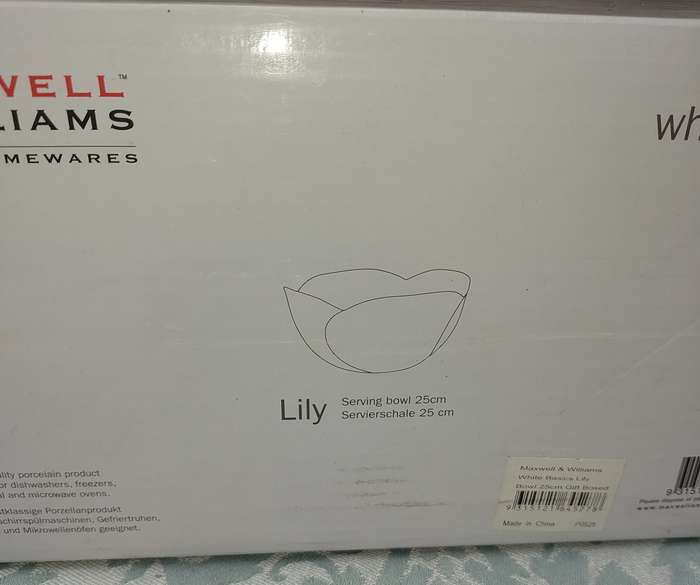 A MEXWEL & WILLIAMS WHITE BASIC LILLI MIXING BOWL SOLD AS IS