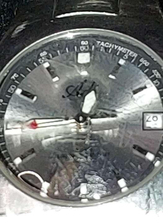 A COLLECTION OF POPULAR BRANDED WRIST WATCHES SOLD AS IS NOT TESTED