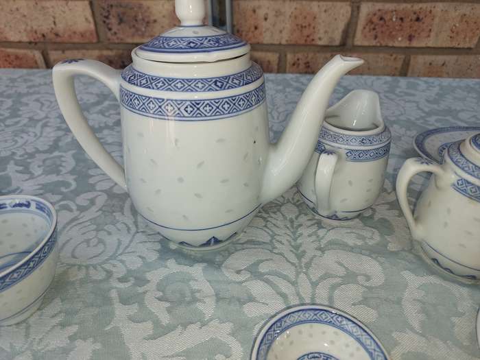 Jingdezhen China Rice Grain Blue White Dragon Porcelain 19 PIECE SET