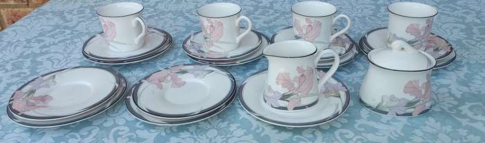 A 19-PIECE VINTAGE  TEA SET  NEW DECADE BY NORITAKE MICROWAVE AND OVEN SAFE