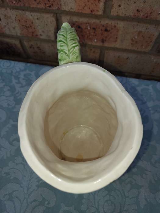 A VINTAGE MULTI-COLOURED FLORAL DESIGN PORCELAIN CERAMIC WATER JUG