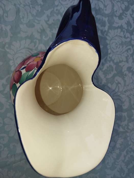 A PORCELAIN CERAMIC WATER JUG