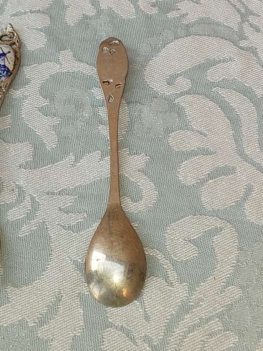 AN ANTIQUE SET OF 7 DELFT MADE IN HOLLAND TEASPOONS