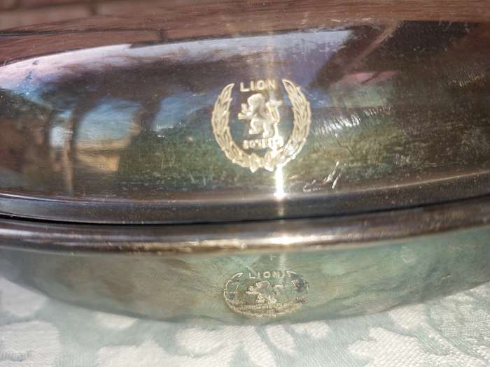 A VINTAGE EPNS TUREEN SOLD AS IS